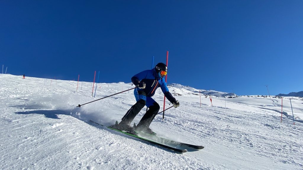 skier-going-downhill